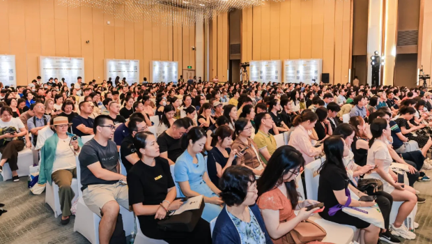 线上线下逾2万人参会！首届香港高等教育博览会开场即燃爆，“留学香港”品牌强势启航！