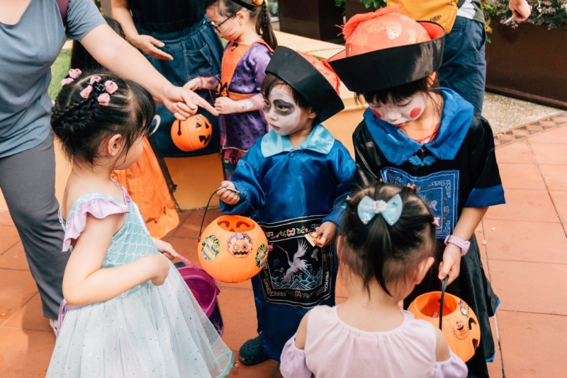 跟着糖果地图到访不同商户领取糖果Trick or Treat!(图片来源:黄金海岸商场) 跟着糖果地图到访不同商户领取糖果Trick or Treat!(图片来源:黄金海岸商场)