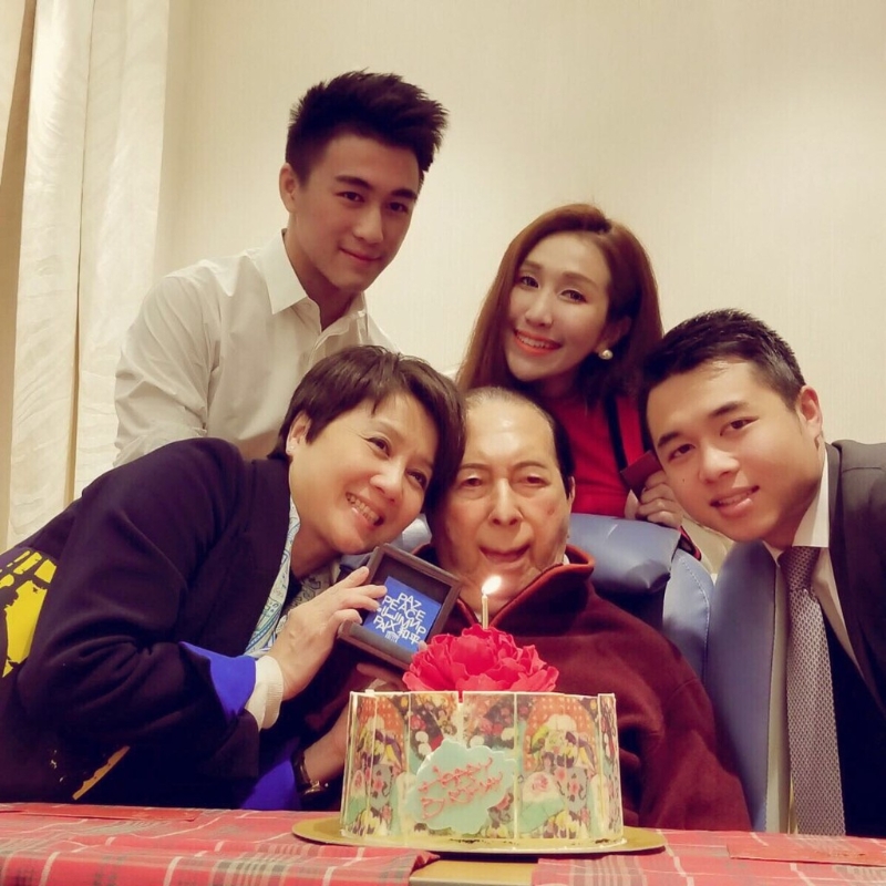 何猷君是已故赌王何鸿燊四房成员。 何猷君是已故赌王何鸿燊四房成员。