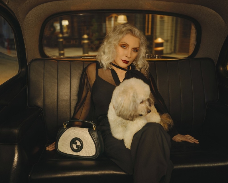 全新广告企划《We Will Always Have London》,找来“Blondie”乐团的共同创办人及女主唱Debbie Harry演绎新款Blondie手袋。