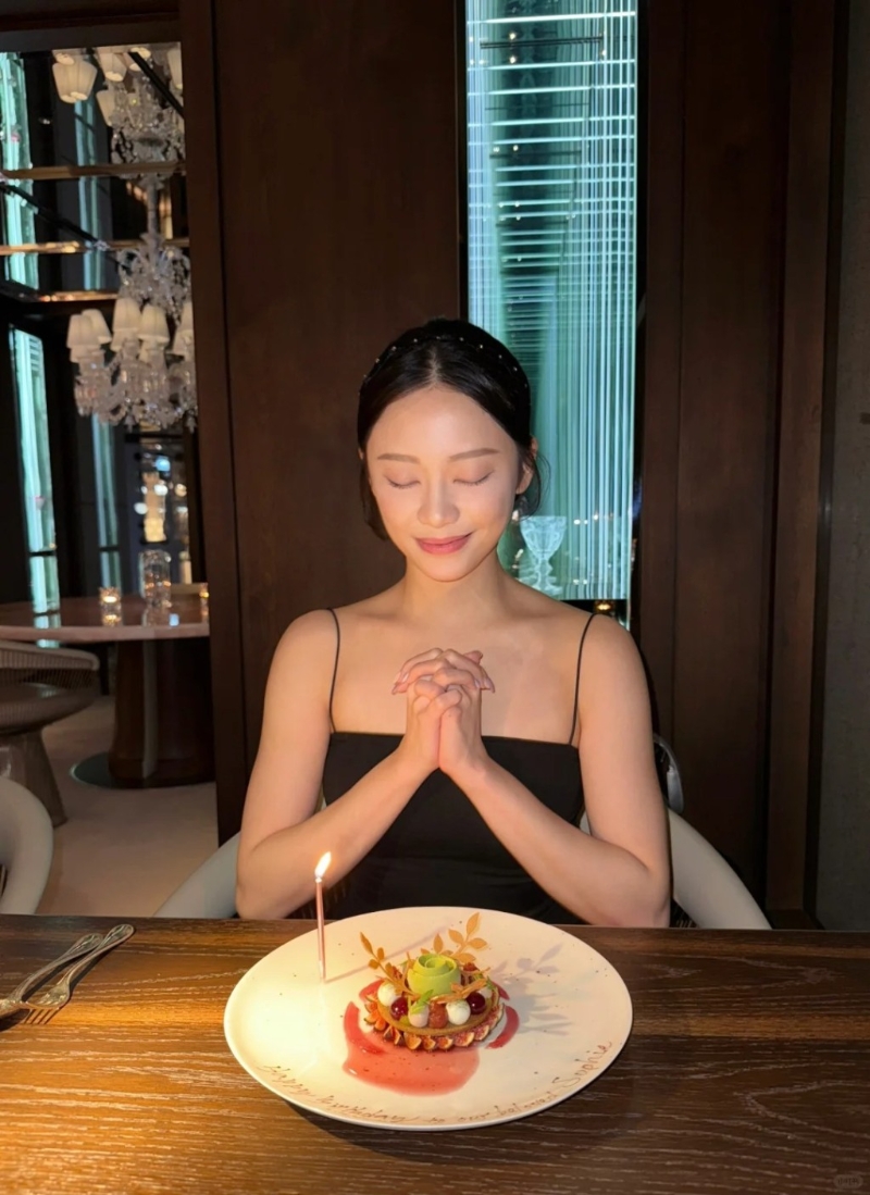 10月27日是叶蒨文的32岁生日。 10月27日是叶蒨文的32岁生日。