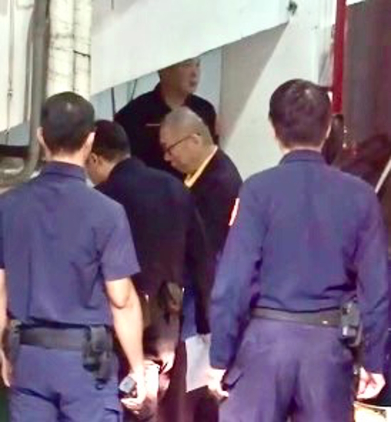 柯文哲一改形象,以剃光头示人 柯文哲一改形象,以剃光头示人