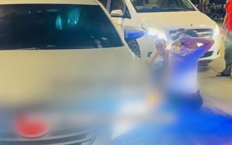 警方拘捕涉嫌绑架中国人的6名疑犯。影片截图