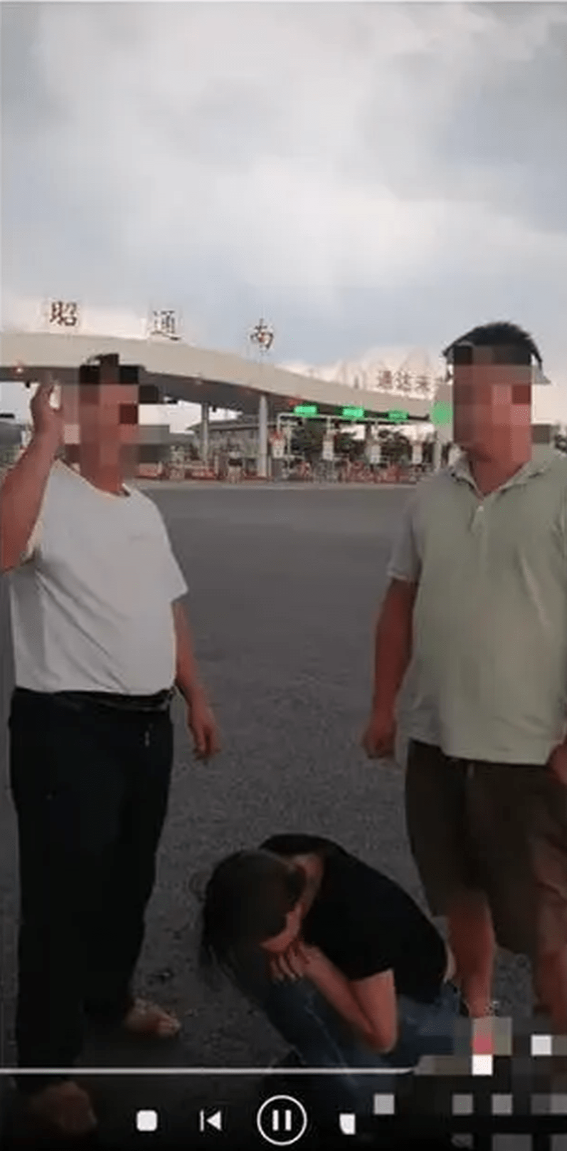 云南网上惊现“绑架片”。 云南网上惊现“绑架片”。