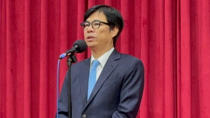 台积电高雄2奈米厂今早举行设备进机典礼，宣告准备进入生产阶段。不过，典礼低调进行，全程不对外开放。高雄市长陈其迈今早在议会受访时坦言，有受到邀请观礼。