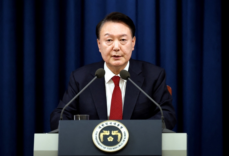 韩国总统尹锡悦突袭实施戒严,韩国最大在野党“共同民主党”4日指控尹锡悦“叛乱”,宣布推动弹劾。 韩国总统尹锡悦突袭实施戒严,韩国最大在野党“共同民主党”4日指控尹锡悦“叛乱”,宣布推动弹劾。