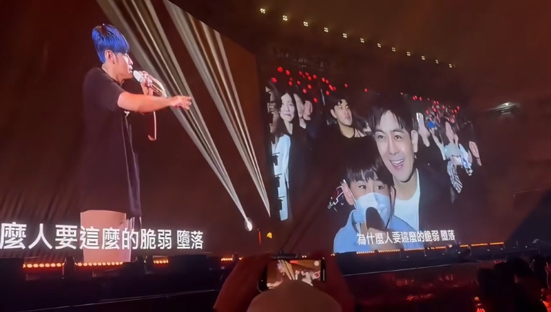 林志颖细仔与偶像周杰伦合唱《稻香》。 林志颖细仔与偶像周杰伦合唱《稻香》。
