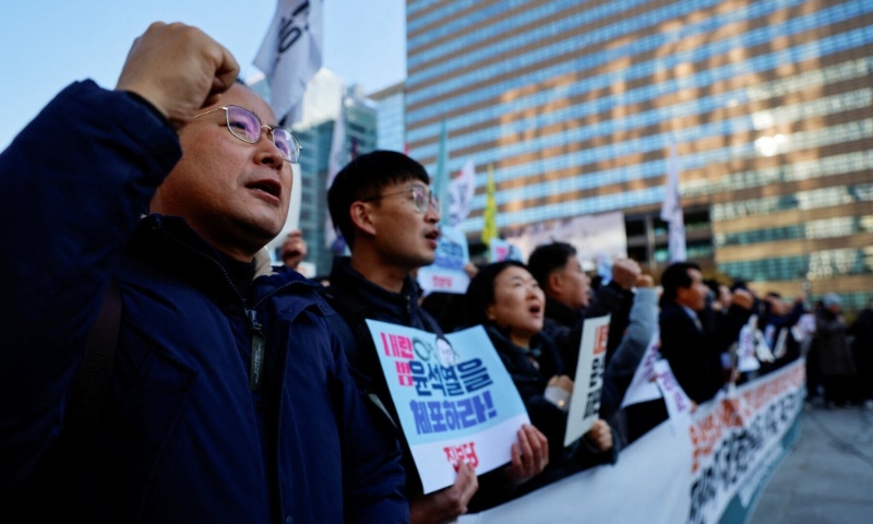 韩国民众不满尹锡悦。路透社 韩国民众不满尹锡悦。路透社