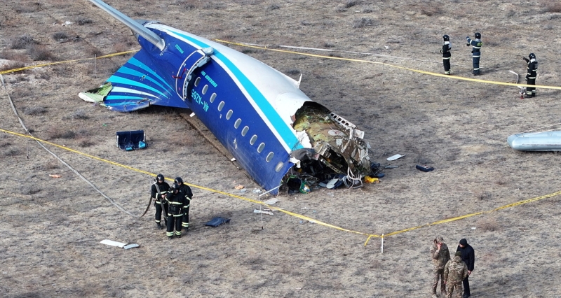 一架载有67人的亚塞拜然航空公司客机週三在哈萨克坠毁。 一架载有67人的亚塞拜然航空公司客机週三在哈萨克坠毁。