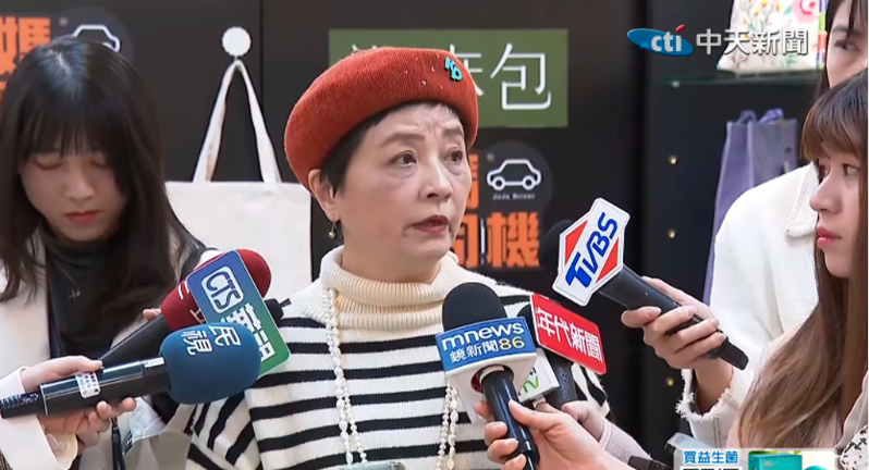 民众党创党元老“大妈老司机”朱蕙蓉。 民众党创党元老“大妈老司机”朱蕙蓉。