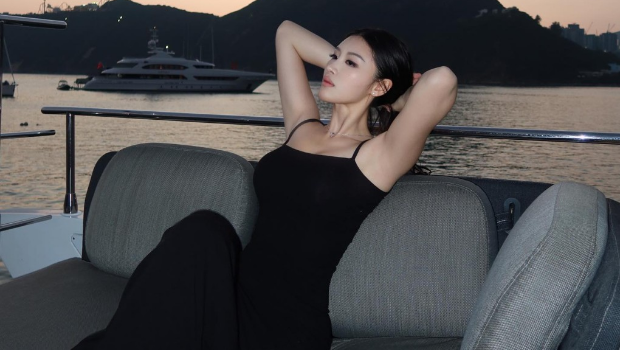 郭珮文穿超低胸贴身衫俯身砌猫架，视觉效果惊人