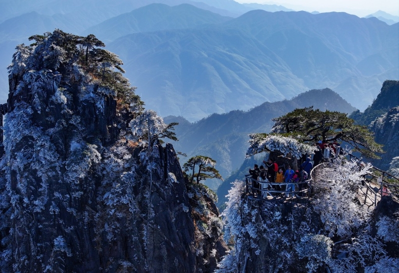 安徽黄山以陡峭山脉、怪石嶙峋闻名。(新华社) 安徽黄山以陡峭山脉、怪石嶙峋闻名。(新华社)