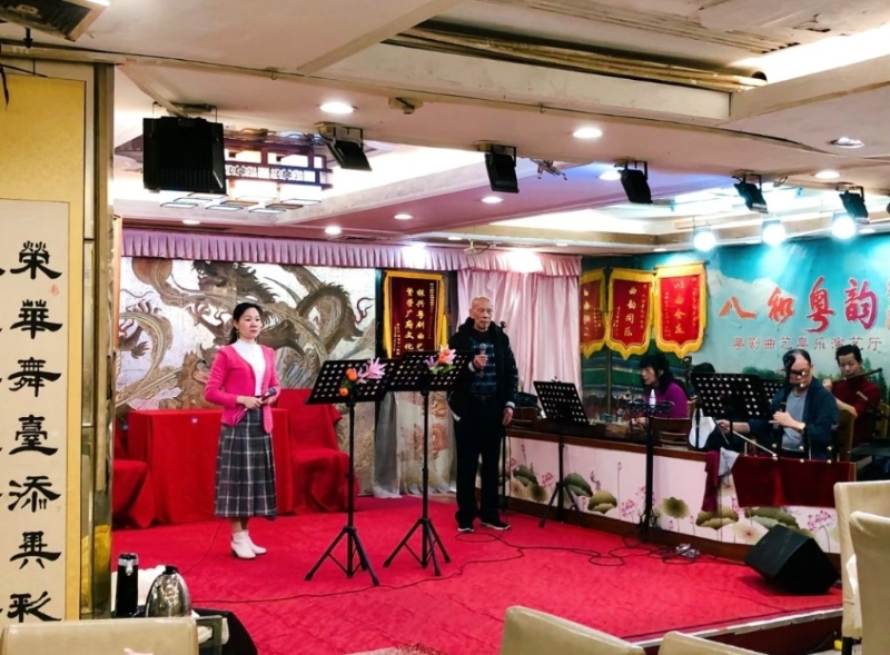 广州粤菜酒家2025|2. 荣华楼 三楼开放八和粤韵粤剧曲艺粤乐演艺厅,号称广州唯一带妆折子戏茶楼,承载着一代西关人的情怀,每日下午1时至4时30分,都有街坊、游客、旅行团来听曲看戏。 广州粤菜酒家2025|2. 荣华楼 三楼开放八和粤韵粤剧曲艺粤乐演艺厅,号称广州唯一带妆折子戏茶楼,承载着一代西关人的情怀,每日下午1时至4时30分,都有街坊、游客、旅行团来听曲看戏。