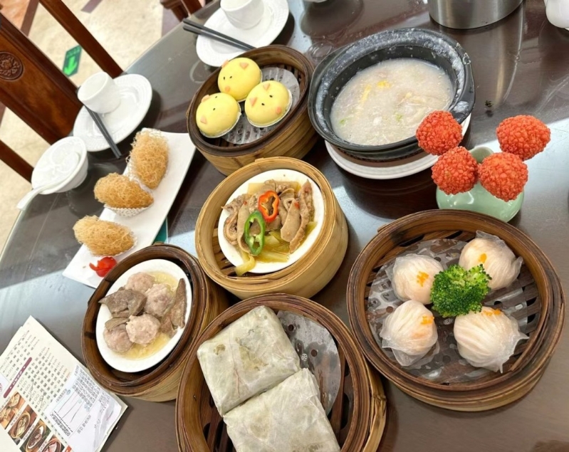 广州老字号酒家2025|3. 莲香楼 开业至今百多年历史,保留饮茶文化,以及将传统美食不断改良,承载很多广州人的回忆。(图片来源:小红书) 广州老字号酒家2025|3. 莲香楼 开业至今百多年历史,保留饮茶文化,以及将传统美食不断改良,承载很多广州人的回忆。(图片来源:小红书)
