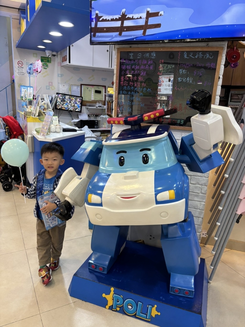 POLI CAFE波力主题cafe是港珠澳首间取得韩国正式授权、以救援小英雄Poli为主题的主题餐厅。