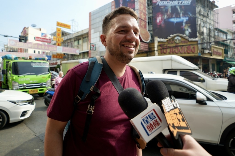 Andreas认为泰国是欧洲人避寒的好去处。 Andreas认为泰国是欧洲人避寒的好去处。