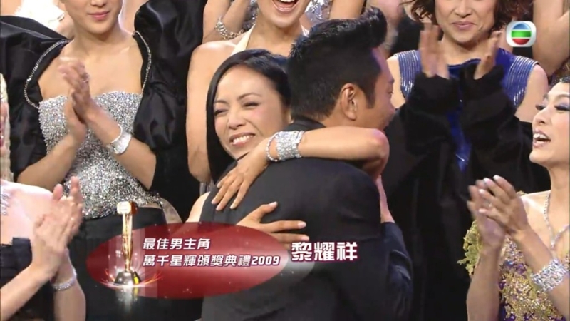黎耀祥和邓萃雯成为首对以同一系列剧集连任的男女主角。 黎耀祥和邓萃雯成为首对以同一系列剧集连任的男女主角。