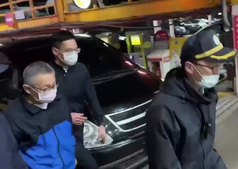柯文哲抵达医院