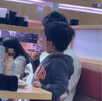 沙田寿司郎小童狂舔“夹姜钳”家长懒理,店方将法律追究