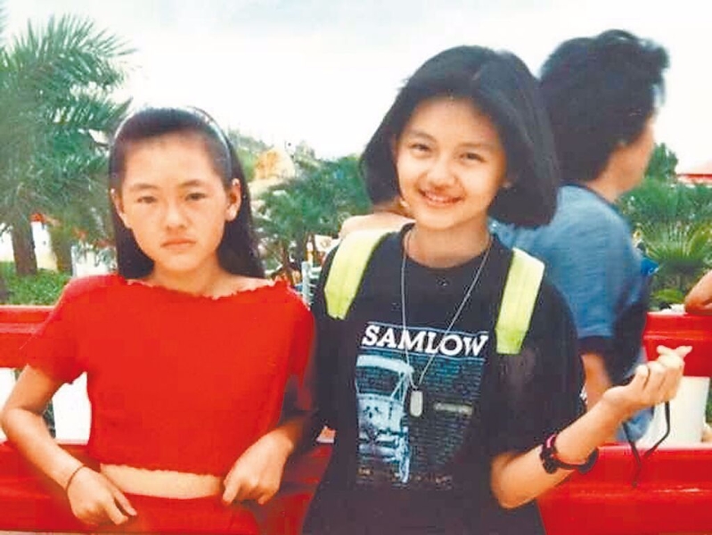 大S(右)和小S幼时的旧照。(图/翻摄自大S 微博) 大S(右)和小S幼时的旧照。(图/翻摄自大S 微博)