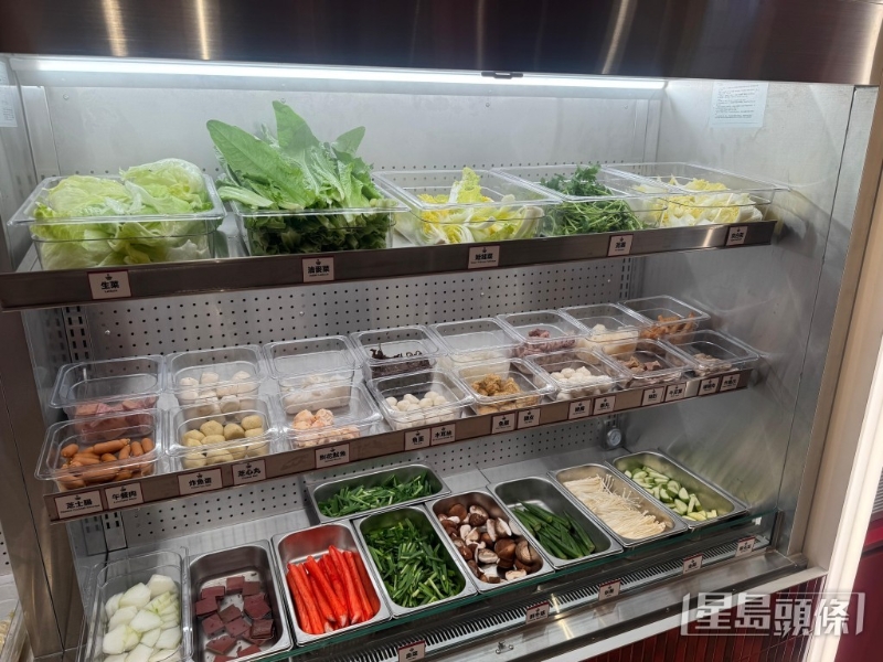 三哥烫一大特色就是可以让食客根据喜好、食量任夹食材! 三哥烫一大特色就是可以让食客根据喜好、食量任夹食材!