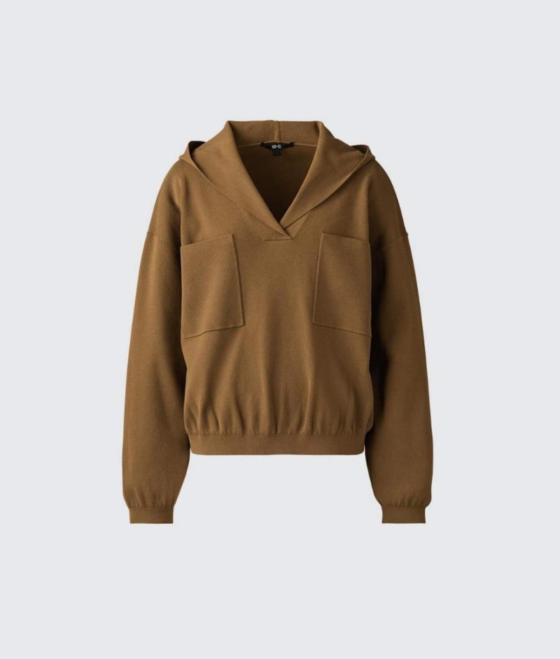 C春夏设计师联名系列连帽针织上衣 $249，以嫘萦物料制成。