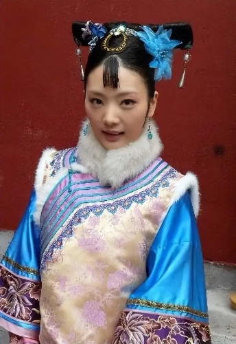 崔漫莉曾参演《后宫甄嬛传》而为人熟悉。