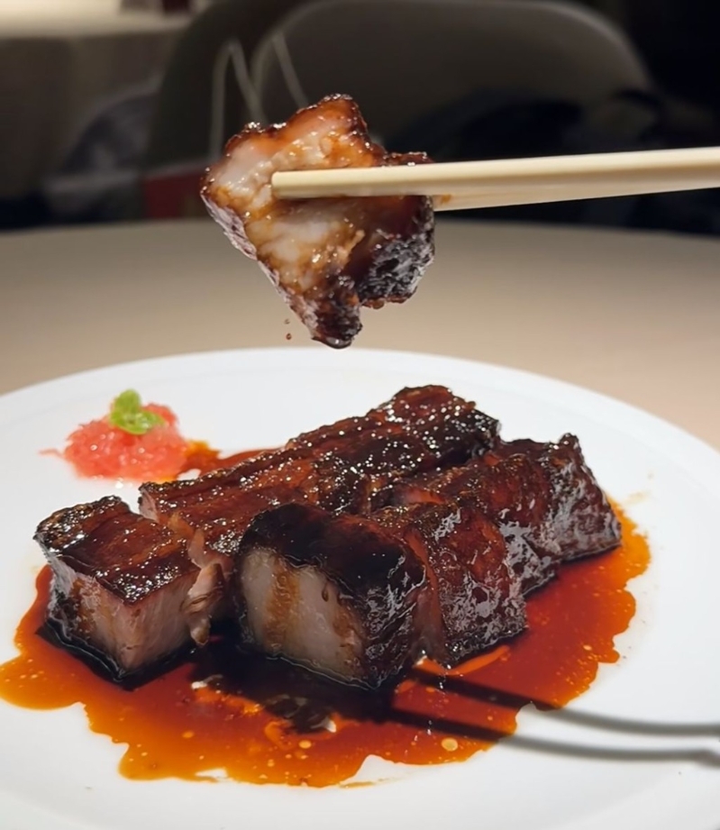 侨美食家 人气脆皮黑叉烧