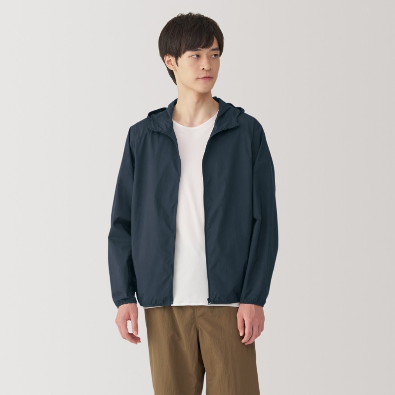 男装尼龙泼水加工便携式连帽外套 原价:HK$288 新价格:HK$228 (↓~20%) 男装尼龙泼水加工便携式连帽外套 原价:HK$288 新价格:HK$228 (↓~20%)