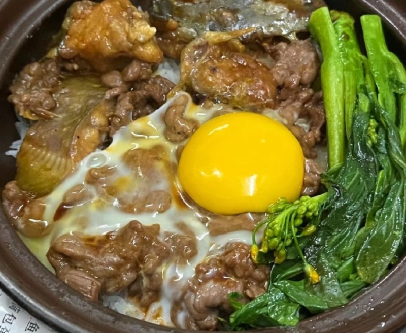 3. 超记煲仔饭 窝蛋牛肉饭。(图片来源:小土豆吃遍广州@小红书) 3. 超记煲仔饭 窝蛋牛肉饭。(图片来源:小土豆吃遍广州@小红书)