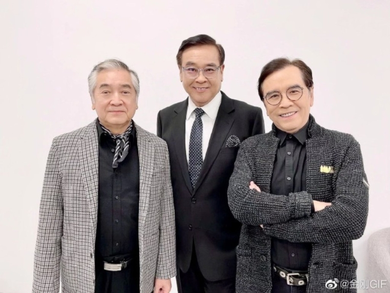 秦沛（左）、姜大卫（右）与导演尔冬升是圈中有名的三兄弟，姜家更是圈中有名的演艺世家。