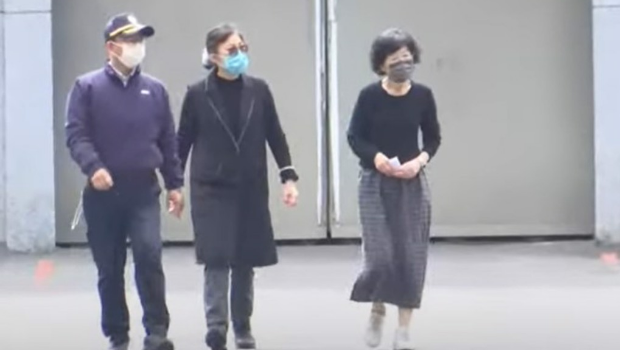 会客结束后柯美兰透露，柯文哲日前在所内不慎闪到腰