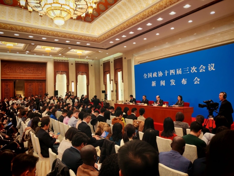 刘结一主持政协记者会。 杨浚源摄 刘结一主持政协记者会。 杨浚源摄