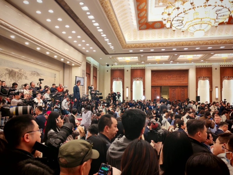 政协记者会上,有约500中外记者到场。 杨浚源摄 政协记者会上,有约500中外记者到场。 杨浚源摄