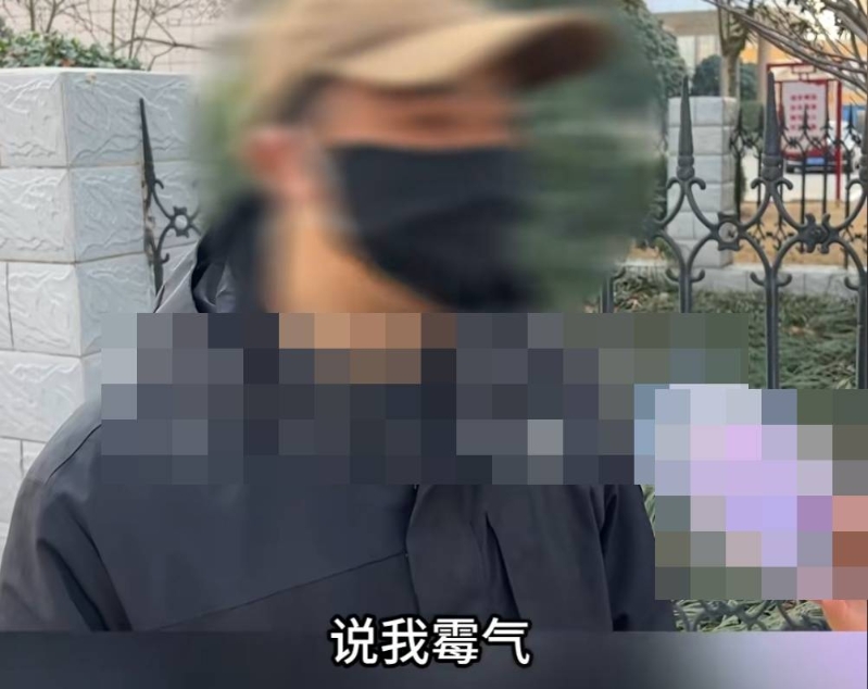 医院人员指李先生倒霉。《小莉帮忙》频道 医院人员指李先生倒霉。《小莉帮忙》频道