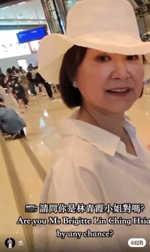 有网民日前于商场捕获林青霞。