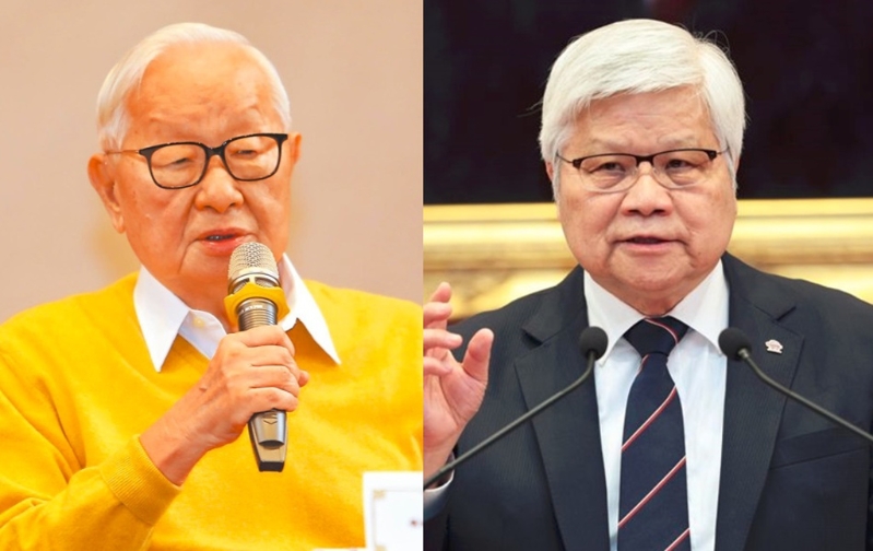 魏哲家（右）当董座的台积电爆发移美争议，有学者喊话希望张忠谋（左）回锅。