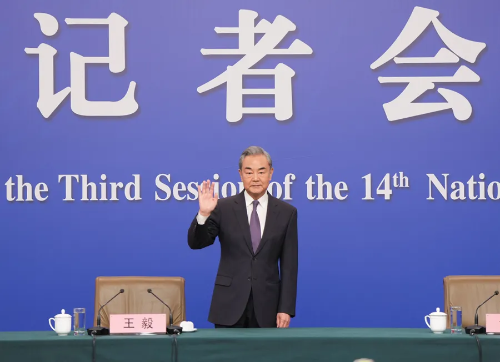 3月7日，十四届全国人大三次会议在北京梅地亚中心新闻发布厅举行记者会。中共中央政治局委员、外交部长王毅就“中国外交政策和对外关系”相关问题回答中外记者提问。新华社