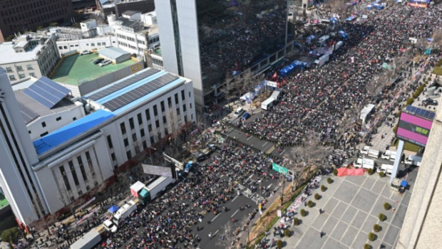 韩民众周日下午首尔集会 韩民众周日下午首尔集会