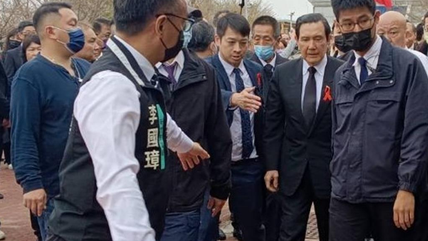 民众党前主席柯文哲父亲柯承发10日上午举办告别式，前台湾领导人马英九（右二）9点30分左右到场。