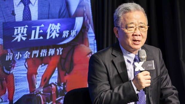 日前退役少将栗正杰在政论节目中提到,赖清德的儿子躲在美国不回台湾当兵,但今(11)日致歉。 日前退役少将栗正杰在政论节目中提到,赖清德的儿子躲在美国不回台湾当兵,但今(11)日致歉。