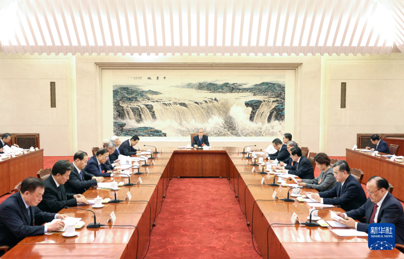 李鸿忠主持会议 李鸿忠主持会议