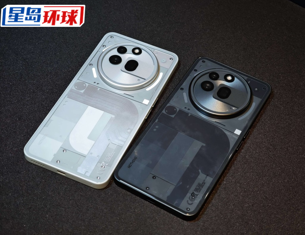Phone(3a)Pro透明背盖改用玻璃手感更佳,备有黑、灰二色选择。 Phone(3a)Pro透明背盖改用玻璃手感更佳,备有黑、灰二色选择。
