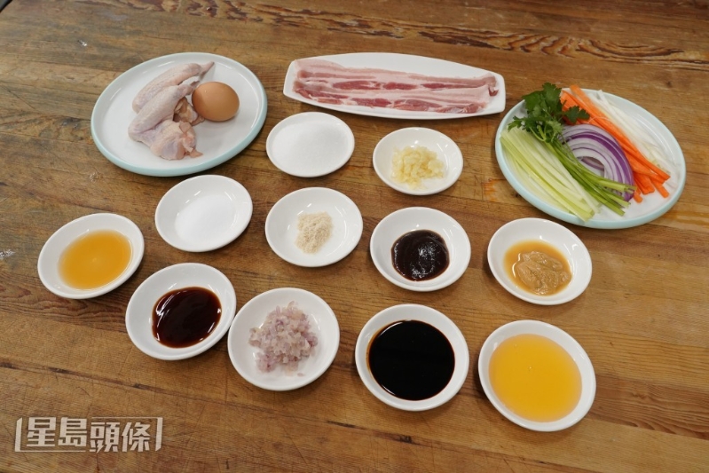 大厨以自调酱料炮制酱烤凤翼卷。 大厨以自调酱料炮制酱烤凤翼卷。