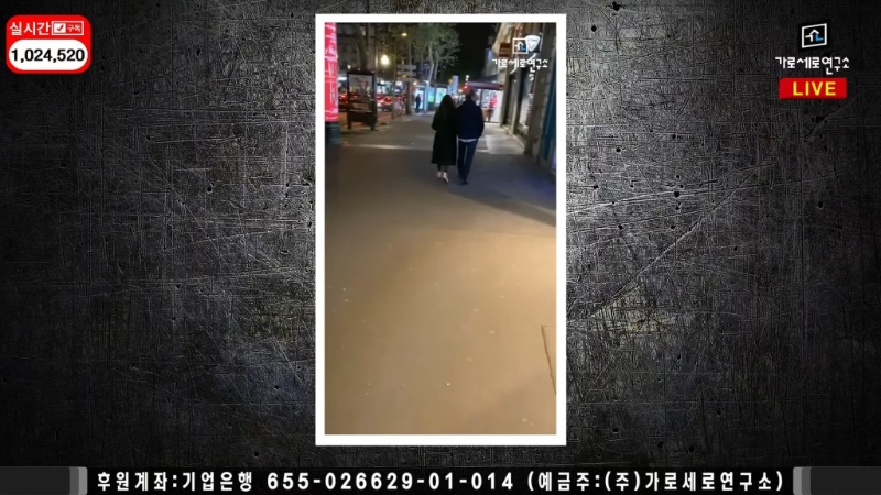 该男子更将镜头影向街道,表示刚刚有一对父女经过他的身边,女儿对他露出惊恐表情,更与他对视,但他表示:「我一点都不觉得尴尬。」 该男子更将镜头影向街道,表示刚刚有一对父女经过他的身边,女儿对他露出惊恐表情,更与他对视,但他表示:「我一点都不觉得尴尬。」