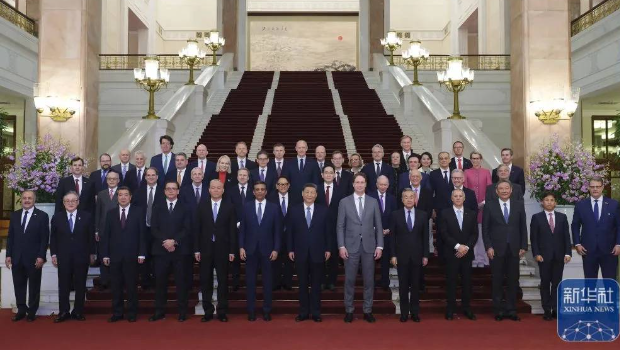 习近平昨日会见逾40外资巨头代表,肯定在华贡献。 习近平昨日会见逾40外资巨头代表,肯定在华贡献。