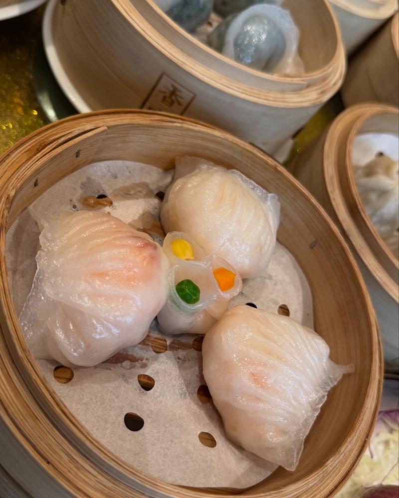 深圳香格里拉酒店“香宫”点心放题供应逾百款点心,包括水晶鲜虾饺(lctyfamily@Threads) 深圳香格里拉酒店“香宫”点心放题供应逾百款点心,包括水晶鲜虾饺(lctyfamily@Threads)