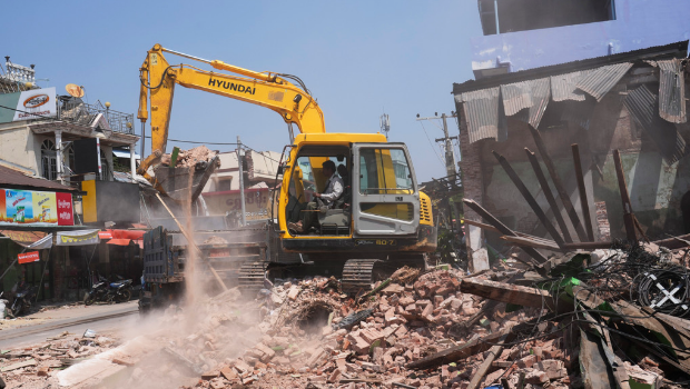 缅甸7.9级地震，死亡人数逾3000，军政府宣布停火集中力量救灾