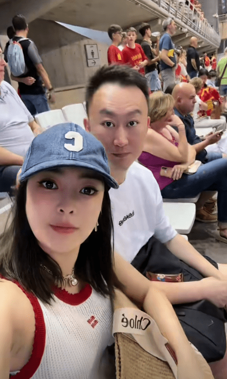 刘维伟常以各借口与小三约会。