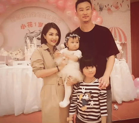 刘维伟的妻子李艳结婚已18年。